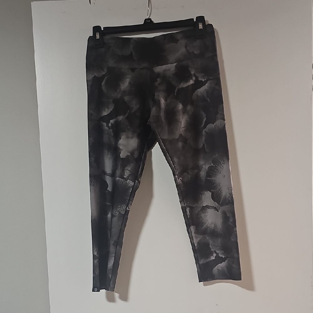 Onzie  Gray Floral Leggings